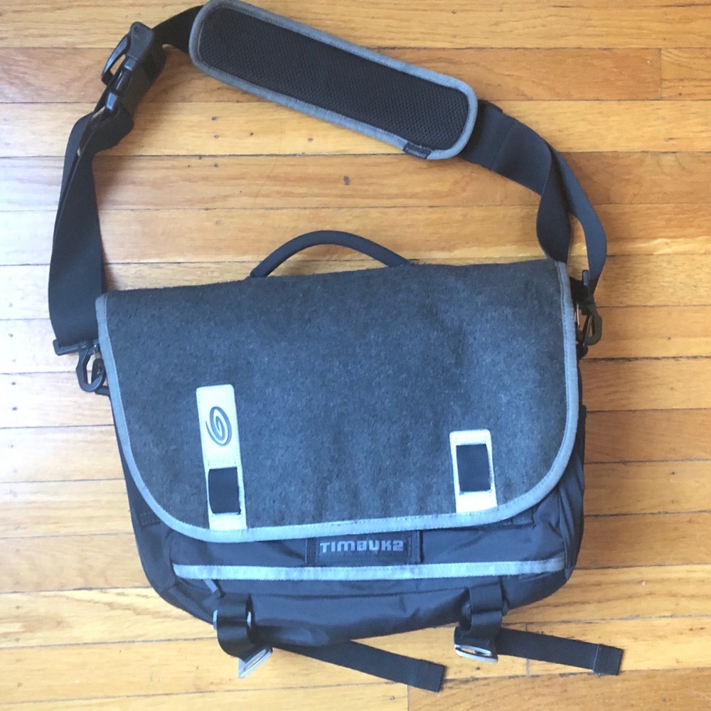 Gray Felt Timbuk2 messenger bag